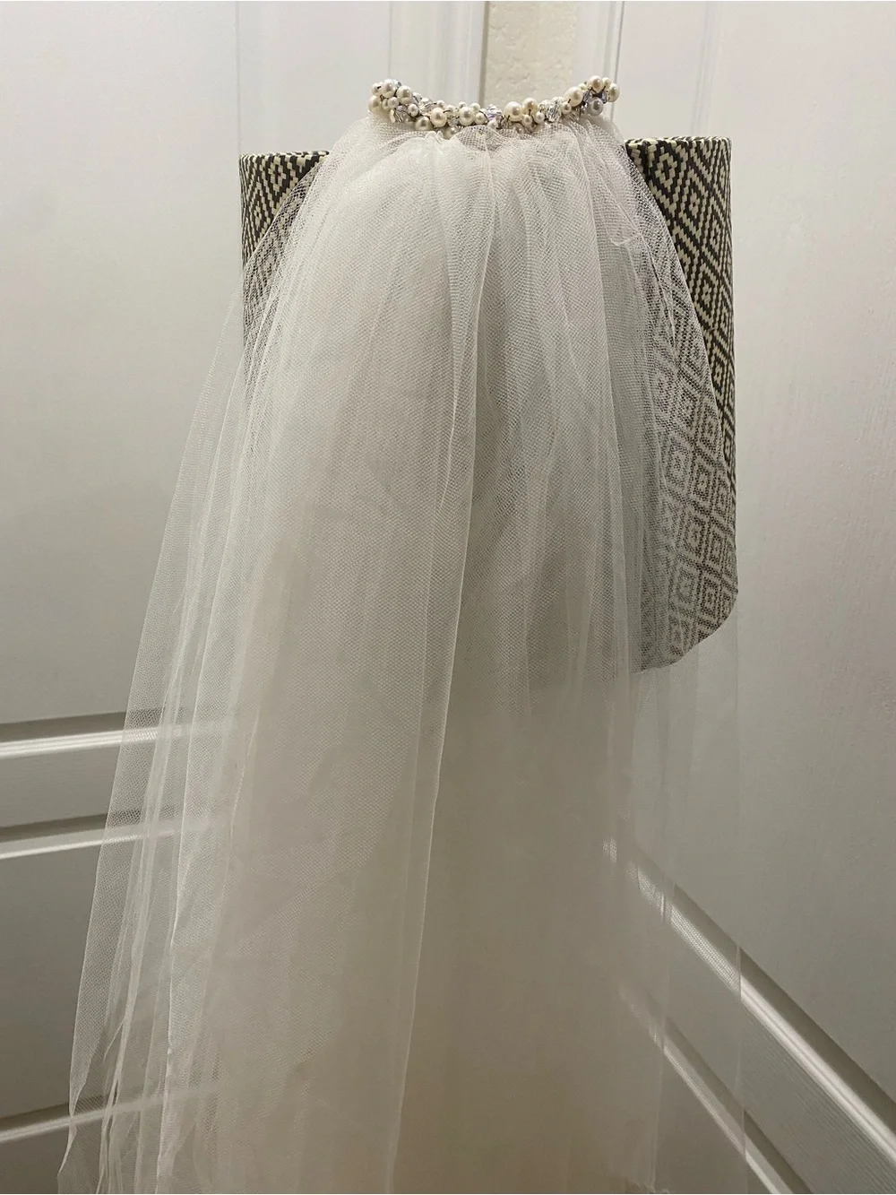 Ivory 2 Tiered Pearl Lace-Edged Appliqué Scalloped 35”L Comb Wedding Bridal Veil